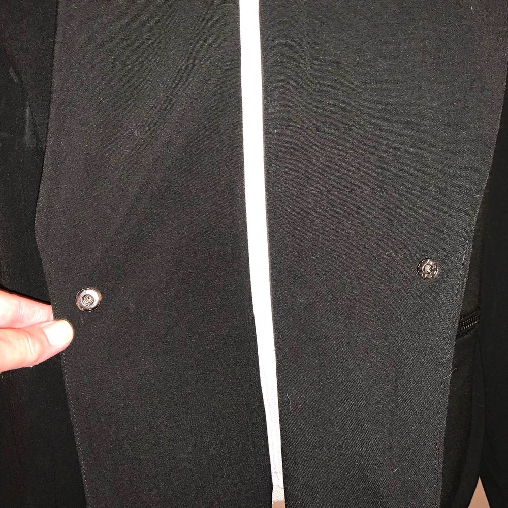 Stella Luce Elegant Black Blazer - Picture 5 of 7